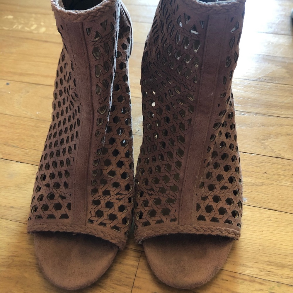 Report Heels